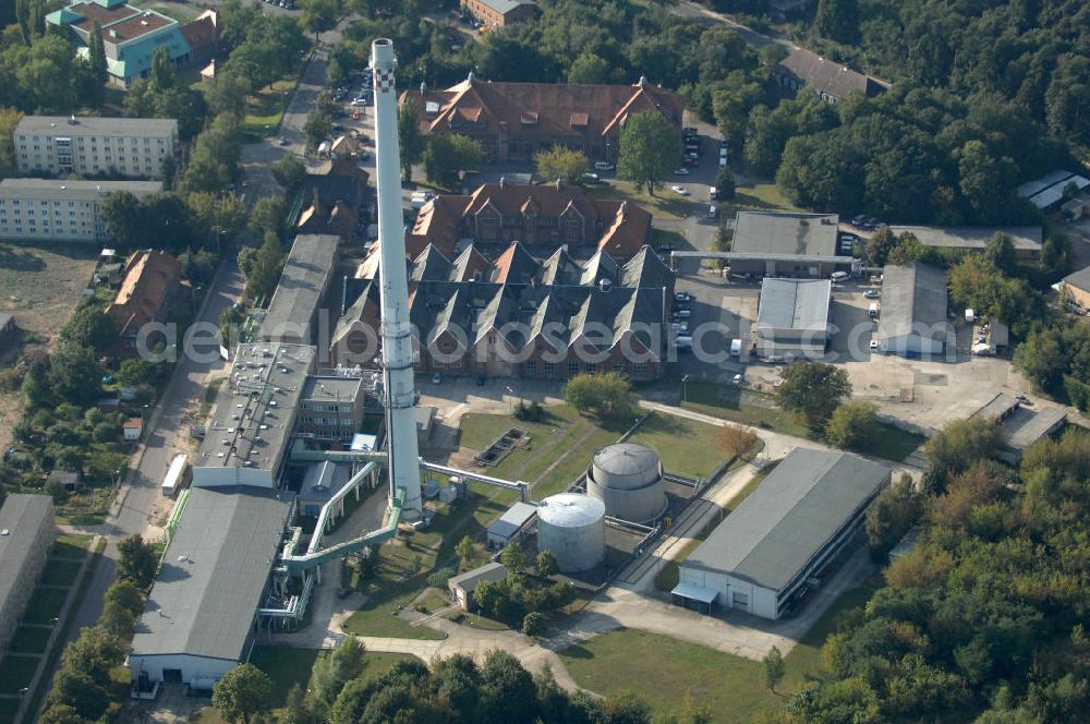 Berlin from above - Blick auf das Heizkraftwerk in Berlin-Buch. Das 1974 erstmals in Betrieb genommene kleinste Berliner Kraftwerk läuft nach dem Prinzip der Kraft-Wärme-Kopplung und wird durch die Vattenfall AG betrieben.