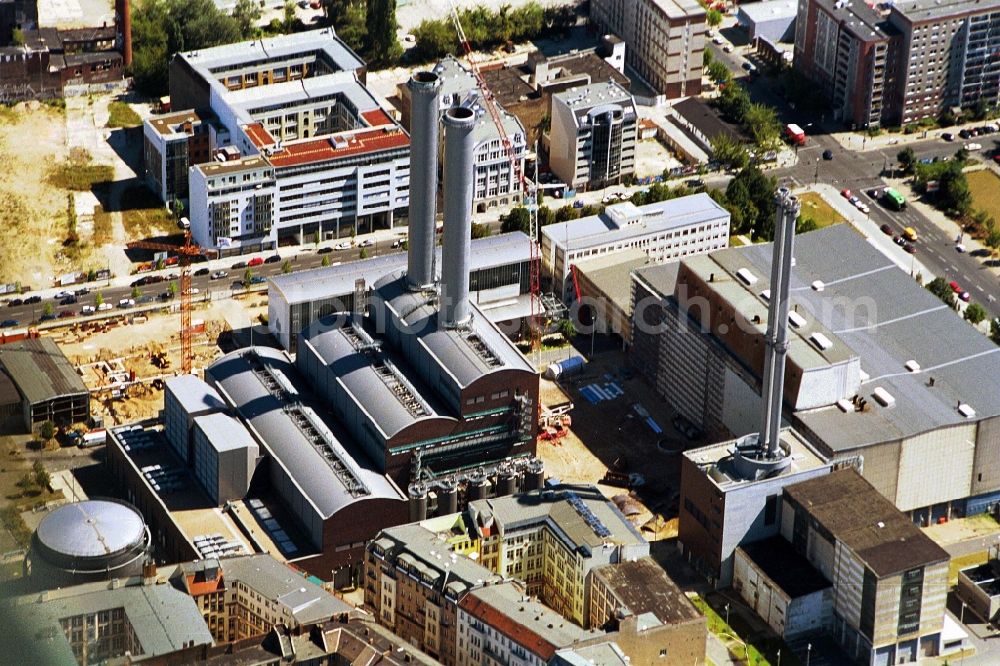 Berlin from the bird's eye view: In thermal power station Berlin-Mitte on the Michaelkirchstrasse is produced by gas and steam turbine power and district heating for the surrounding residential areas in Berlin. The modern facility was built by the architect Jochem Jourdan and operated by Vattenfall