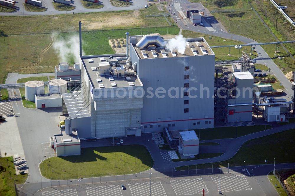 Eisenhüttenstadt from above - View at the heating plant of EnBW Energie Baden-Württemberg AG on the factory site for corrugated base paper Propapier PM2 GmbH plant in Eisenhüttenstadt in Brandenburg. The heating plant supplies only the paper factory with electricity, steam and heat