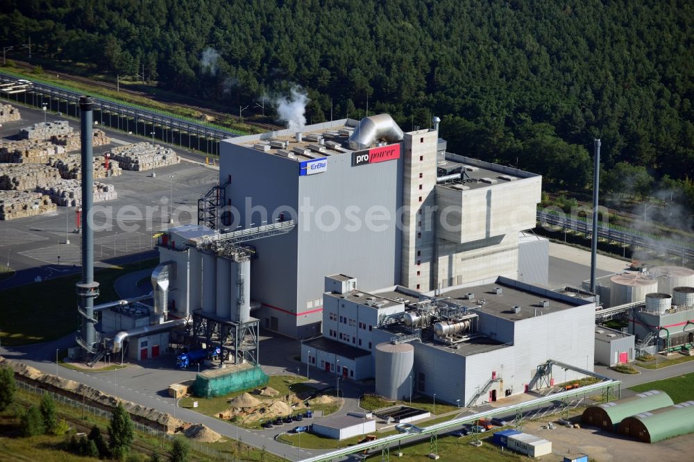 Aerial photograph Eisenhüttenstadt - View at the heating plant of EnBW Energie Baden-Württemberg AG on the factory site for corrugated base paper Propapier PM2 GmbH plant in Eisenhüttenstadt in Brandenburg. The heating plant supplies only the paper factory with electricity, steam and heat