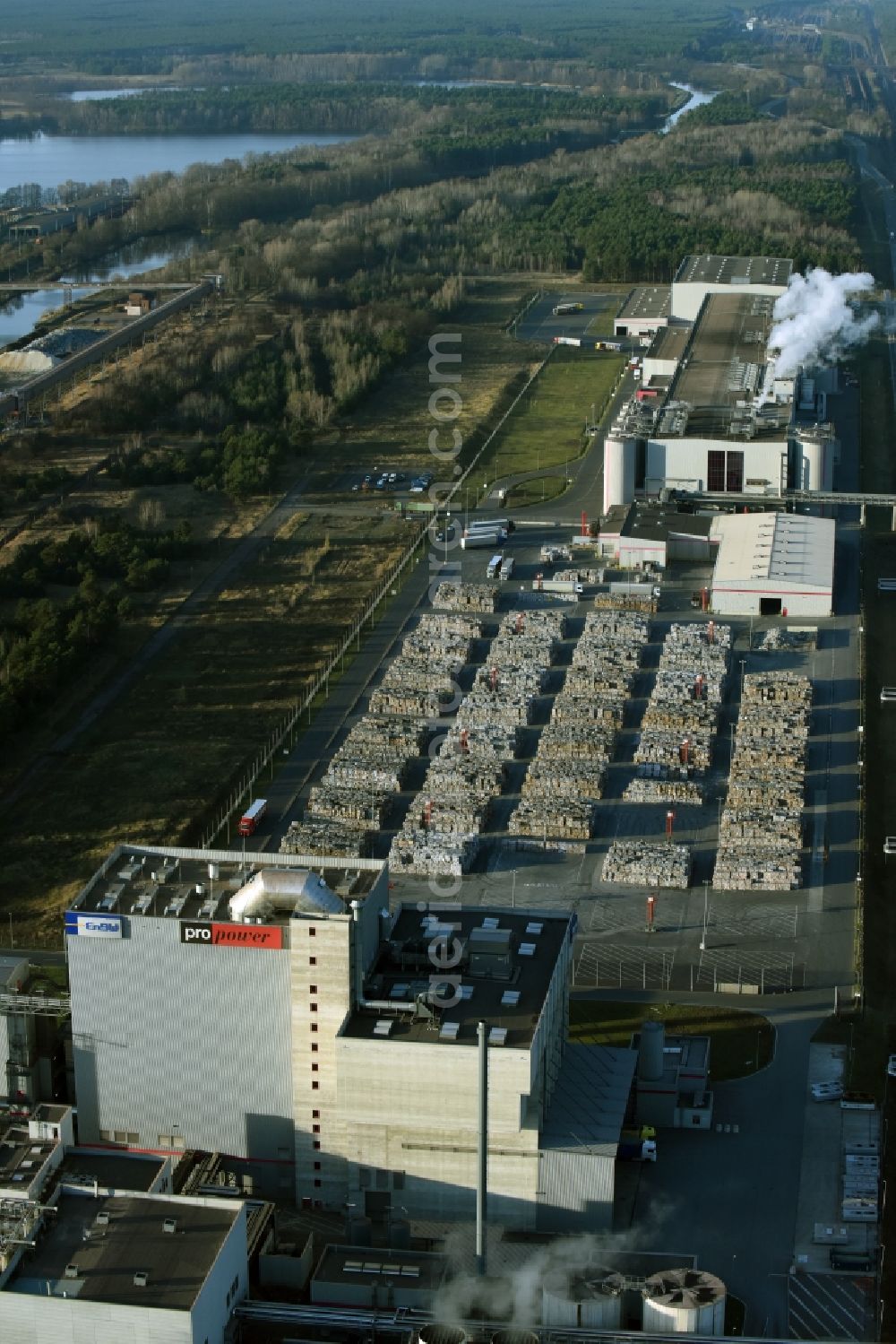 Eisenhüttenstadt from the bird's eye view: View at the heating plant of EnBW Energie Baden-Wuerttemberg AG on the factory site for corrugated base paper Propapier PM2 GmbH plant in Eisenhuettenstadt in Brandenburg. The heating plant supplies only the paper factory with electricity, steam and heat