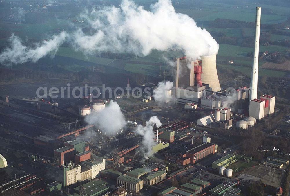 Aerial photograph Ibbenbüren - 09.12.2004 Ibbenbüren, Heizkraftwerk Ibbenbüren. DSK Anthrazit Ibbenbüren GmbH, Osnabrücker Straße 112, 49477 Ibbenbüren, Geschäftsführung: Wilhelm Baumgärtel, info@dsk-anthrazit-ibbenbueren.de, (0 54 51) 51 - 38 00