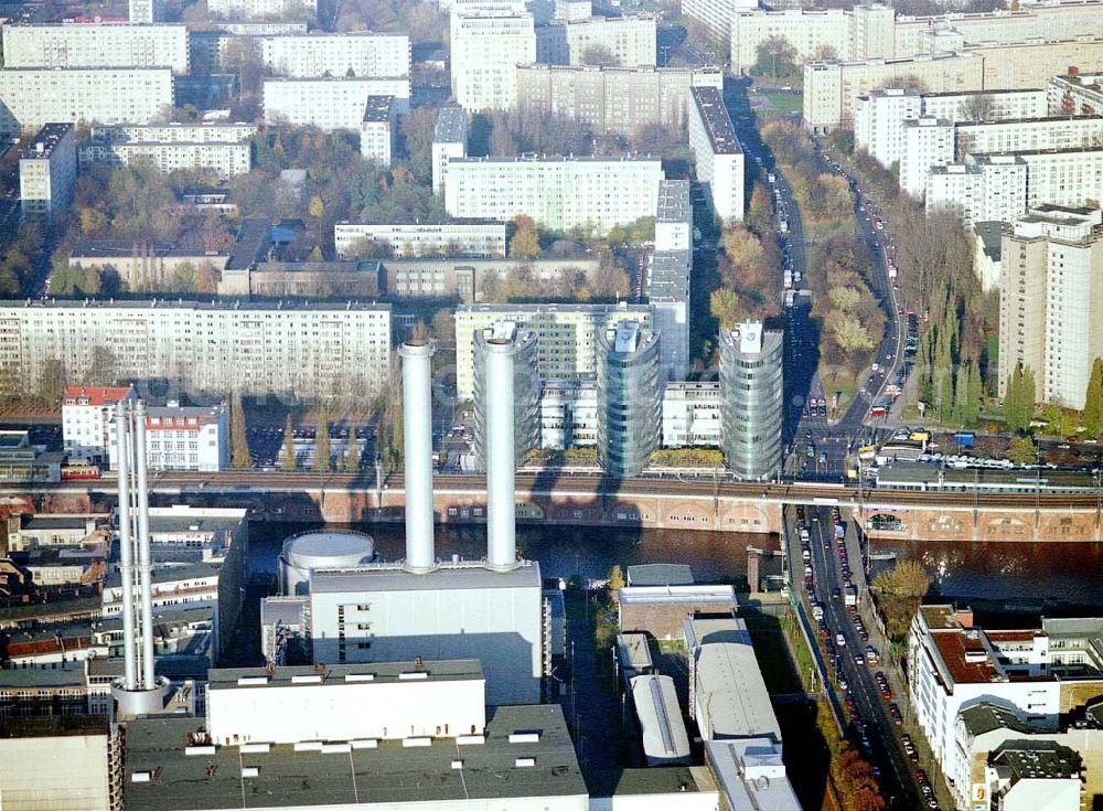 Aerial image Berlin - Heizkraftwerk Mitte der BEWAG am Spreeufer in Berlin - Mitte an der Jannowitzbrücke.