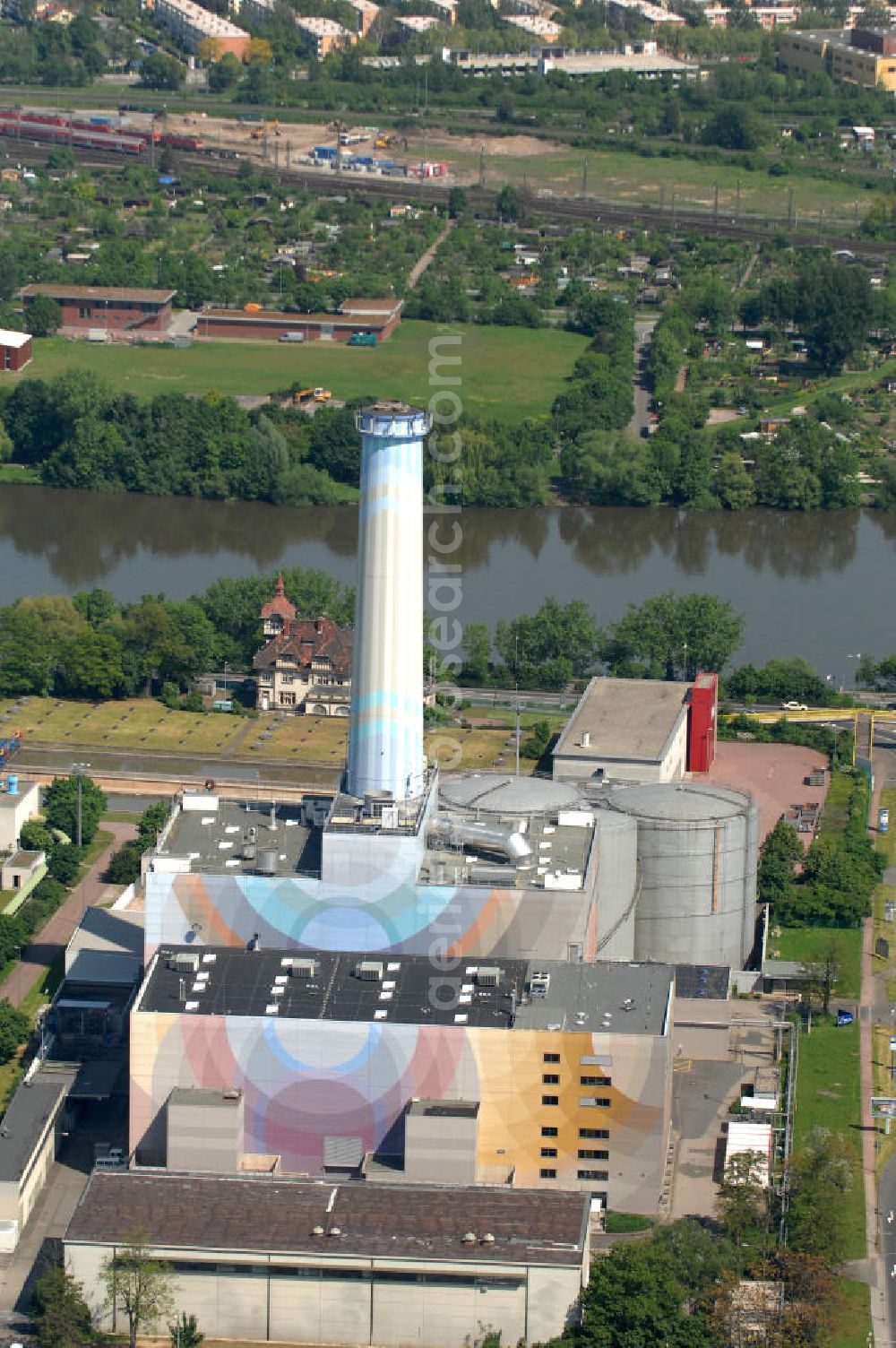 Aerial photograph Frankfurt am Main - Combined heat and power station Niederrad at the street Lyoner Strasse of the Mainova company in Frankfurt at the Main in Hesse