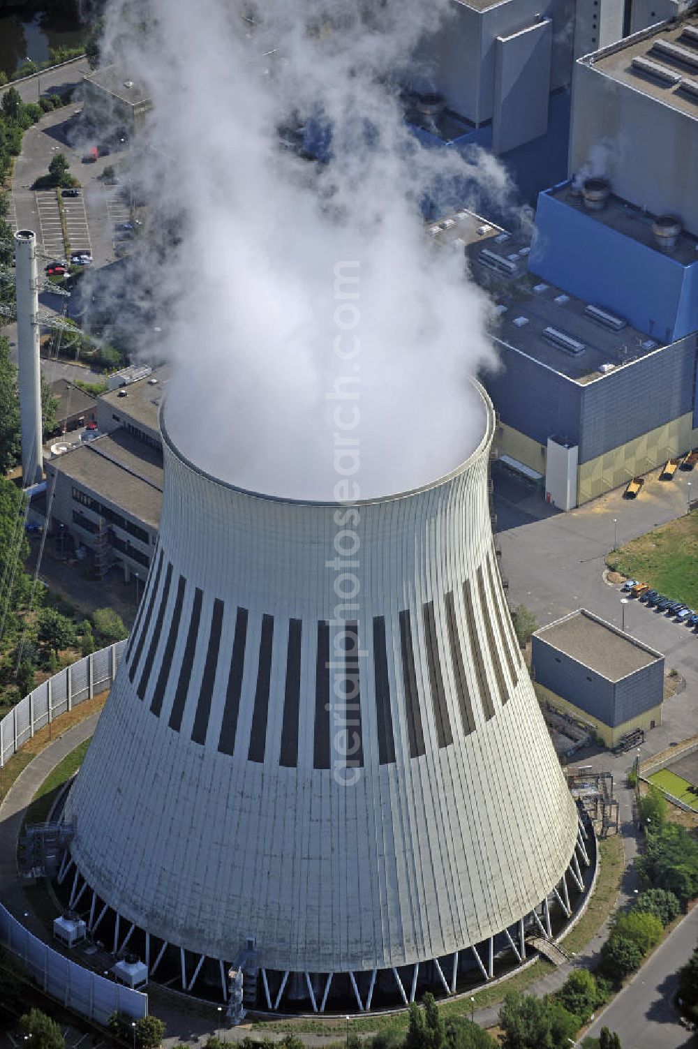 Aerial photograph Berlin - Blick auf das Heizkraftwerk Reuter - West im Berliner Stadtbezirk Spandau. View on the power plant Reuter - West in the Berlin district of Spandau.