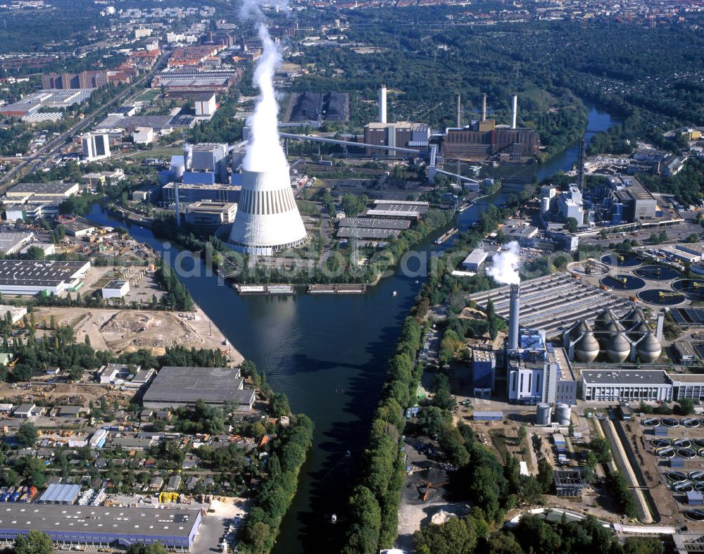 Berlin from above - Heizkraftwerk Reuter mit Hafen und HKW Reuter-West an der Spree bzw Alten Spree im Berliner Ortsteil Siemensstadt in Berlin-Spandau. Combined heat and power station Reuter and Port at the Spree river in the district Siemensstadt.