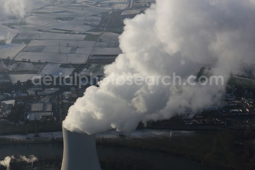 Aerial photograph Heilbronn - View of the power station in Heilbronn in Baden-Wuerttemberg. The power station is located on the Neckar, from which the cooling water is drawn and the delivery of coal is carried by barge