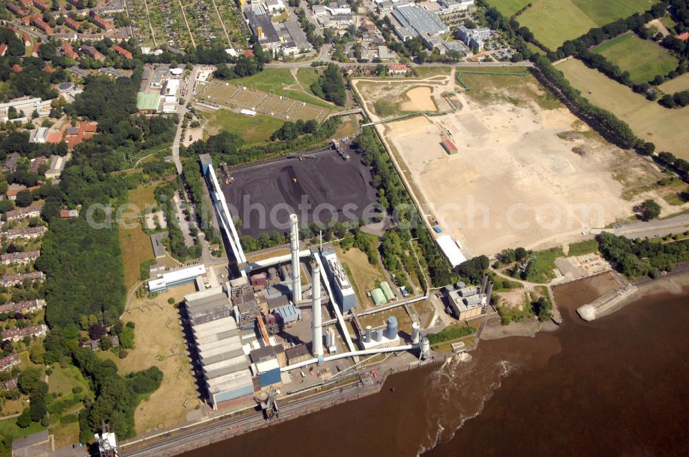 Aerial photograph Wedel - Blick auf das Heizkraftwerk Wedel in Schleswig-Holstein. Das Heizkraftwerk an der Elbe soll 2013 still gelegt werden. View of the Wedel Power Station at the river Elbe in Schleswig-Holstein / SH which will be closed in 2013.