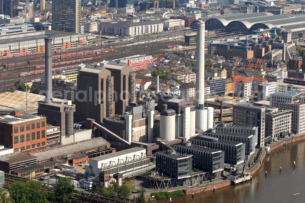 Frankfurt am Main from the bird's eye view: Combined heat and power station West at the street Geutlerstrasse of the Mainova company in Frankfurt at the Main in Hesse