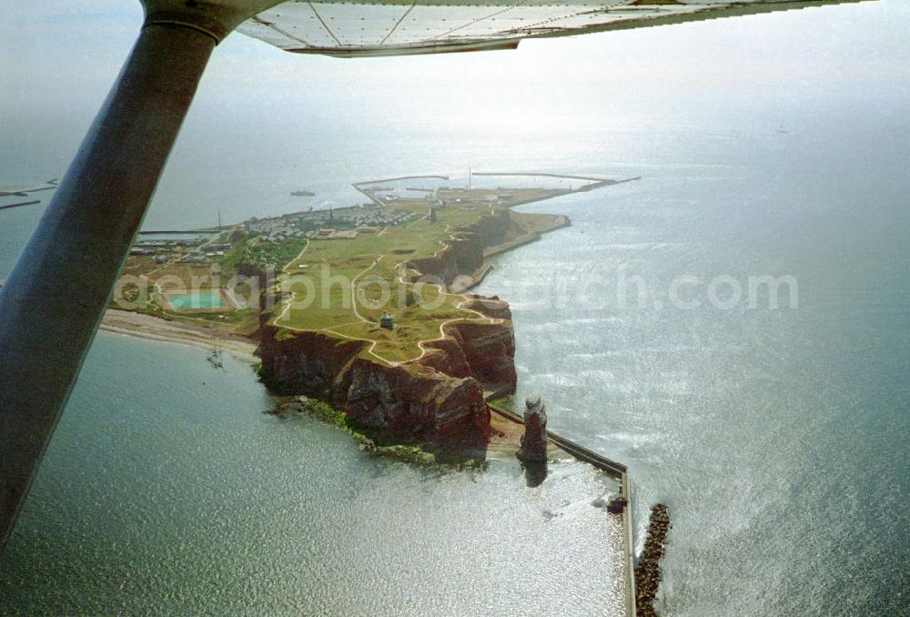 Helgoland from the bird's eye view: Hauptinsel von Helgoland, die Nebeninsel , die Düne mit Flugplatzt liegt links im Bild.Vorn die Lange Anna. Helgoland bildet mit seinen etwa 1300 Einwohnern eine amtsfreie Gemeinde im Kreis Pinneberg in Schleswig-Holstein. Diese ist zwar Teil des deutschen Wirtschaftsgebiets, gehört aber weder zum Zollgebiet der Europäischen Union (Art. 3 Abs. 1 ZK) noch zum deutschen Steuergebiet. .