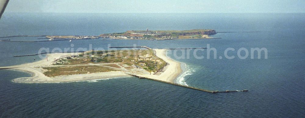 Aerial image Helgoland - Blick auf die nördlichste Insel Deutschlands. Sie ist zwar Teil des deutschen Wirtschaftsgebiets, gehört aber weder zum Zollgebiet der Europäischen Union noch zum deutschen Steuergebiet.Vorn die Düne mit Flugplatz, dahinter die Hauptinsel.