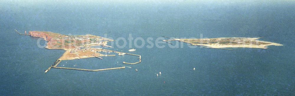 Aerial photograph Helgoland - Blick auf die nördlichste Insel Deutschlands. Sie ist zwar Teil des deutschen Wirtschaftsgebiets, gehört aber weder zum Zollgebiet der Europäischen Union noch zum deutschen Steuergebiet. Links die Hauptinsel, rechts die Düne mit Flugplatz.