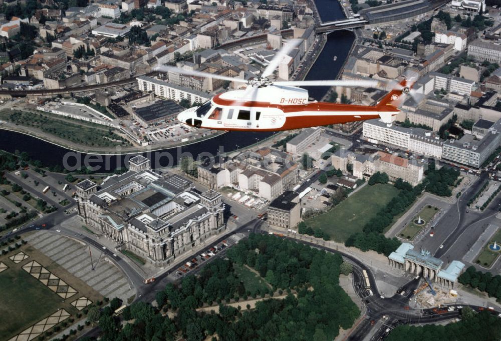 Berlin from above - Helikopter der Deutschen Rettungsflugwacht über dem Berliner Reichstag.