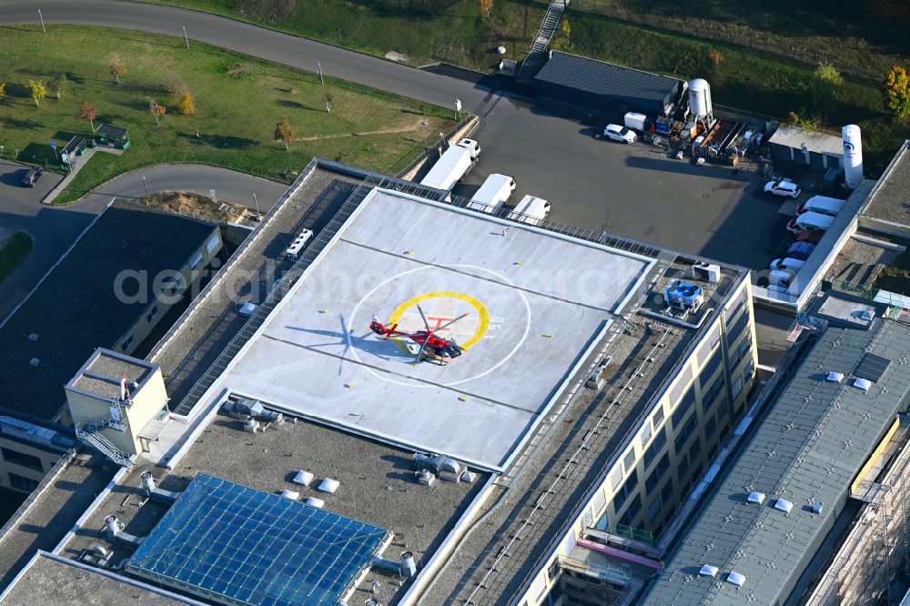 Aerial image Berlin - Helicopter landing pad - airfield for helicopters on the grounds of the Helios Klinikum Berlin-Buch on Schwanebecker Chaussee in the Buch district of Berlin, Germany