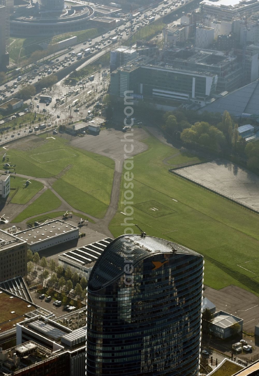 Aerial image Paris - Helipad - airfield for helicopters Issy-les-Moulineaux in Paris in Ile-de-France, France