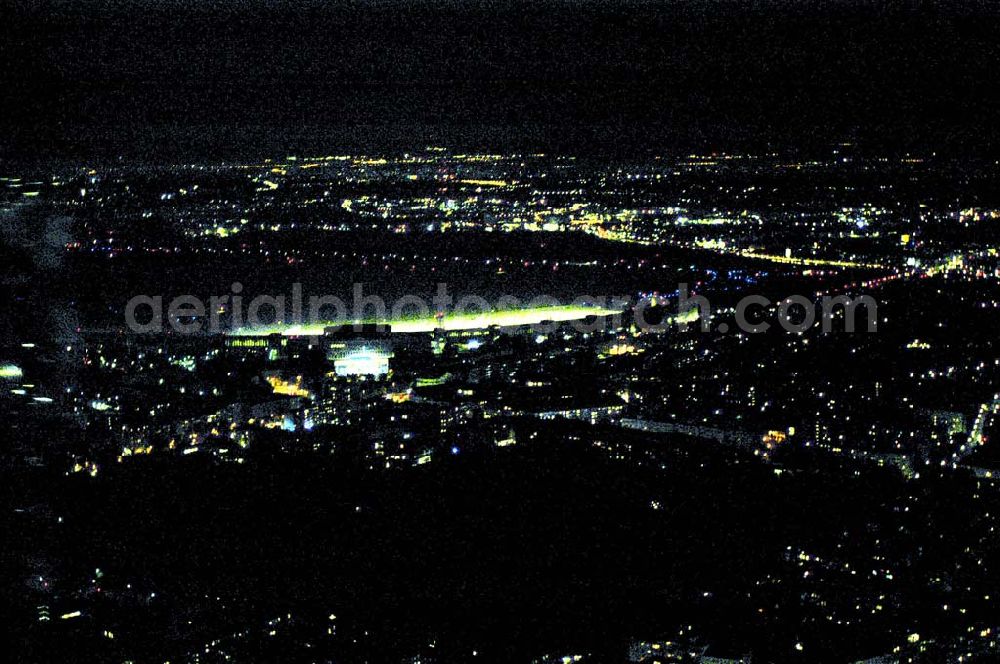 Berlin from the bird's eye view: Helikopterlandeanflug auf den Flughafen Berlin - Tempelhof.