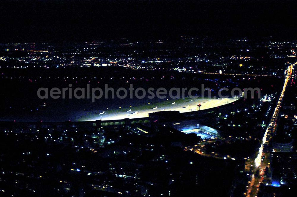 Berlin from above - Helikopterlandeanflug auf den Flughafen Berlin - Tempelhof.