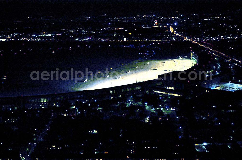 Aerial image Berlin - Helikopterlandeanflug auf den Flughafen Berlin - Tempelhof.