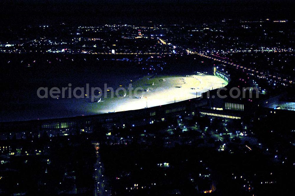 Aerial photograph Berlin - Helikopterlandeanflug auf den Flughafen Berlin - Tempelhof.