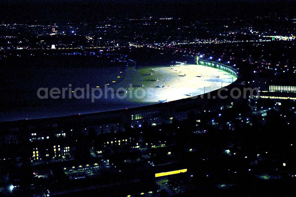 Berlin from above - Helikopterlandeanflug auf den Flughafen Berlin - Tempelhof.