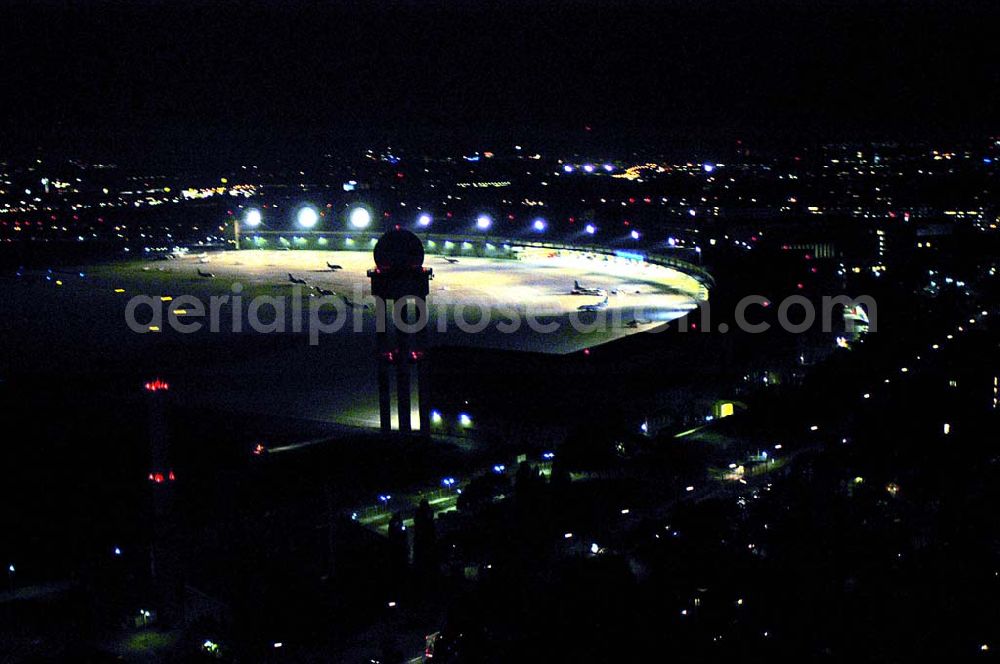 Aerial photograph Berlin - Helikopterlandeanflug auf den Flughafen Berlin - Tempelhof.