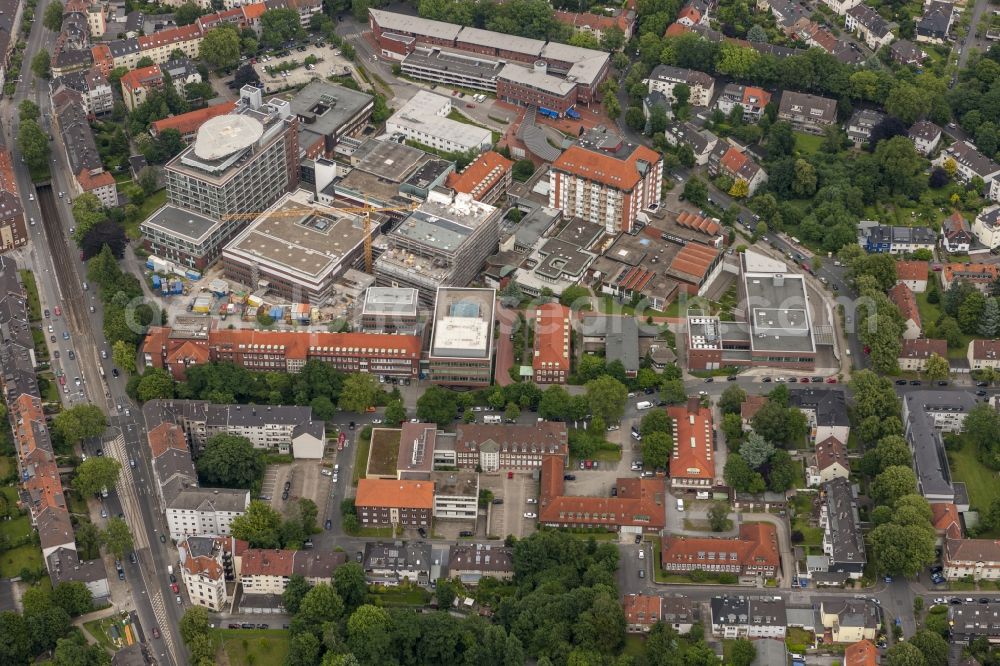 Aerial image Bochum - View at the HELIOS Saint Josef Hospital in the district of Linden in Bochum in the federal state of North Rhine-Westphalia NRW. The Hospital is an acute care hospital for the basic and standard care to the population of the Southwest of Bochum. Operator is the HELIOS clinics GmbH in Berlin