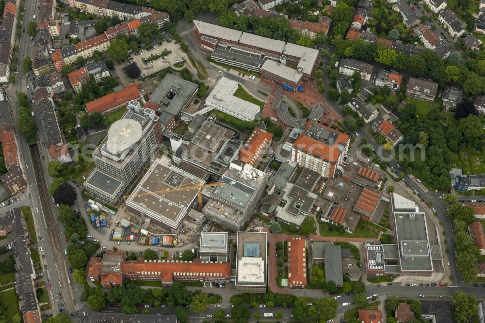 Bochum from above - View at the HELIOS Saint Josef Hospital in the district of Linden in Bochum in the federal state of North Rhine-Westphalia NRW. The Hospital is an acute care hospital for the basic and standard care to the population of the Southwest of Bochum. Operator is the HELIOS clinics GmbH in Berlin