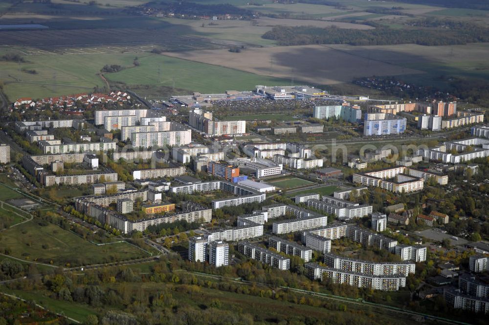 Aerial photograph Berlin - Blick auf Hellersdorf in Berlin. Hellersdorf ist ein Ortsteil Berlins. Er entstand aus dem Projekt Großwohnsiedlung in Plattenbauweise. Die Plattenbauten wurden in den 80er Jahren errichtet.