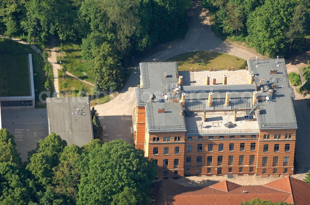 Potsdam from the bird's eye view: Blick auf die Bibliothek des Wissenschaftsparks Albert Einstein im Helmert-Haus auf dem Potsdamer Telegrafenberg. Neben der Bibliothek dient das Haus des ehemaligen Geodätischen Institut Potsdams auch dem GeoForschungsZentrum Potsdam.