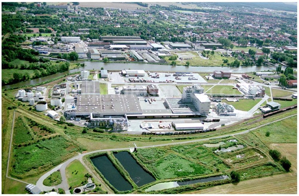 Aerial photograph Genthin - 22.08.2004, Waschmittelwerk der HENKEL AG (SPEE-Werk) in Genthin - Sachsen - Anhalt. Postanschrift: Ziegeleistraße 56, 39307 Genthin oder Postfach 11 43, 39301 Genthin,Tel.: ++49 (0) 39 33 8 85-0, Fax: ++49 (0) 39 33 8 85-2 01