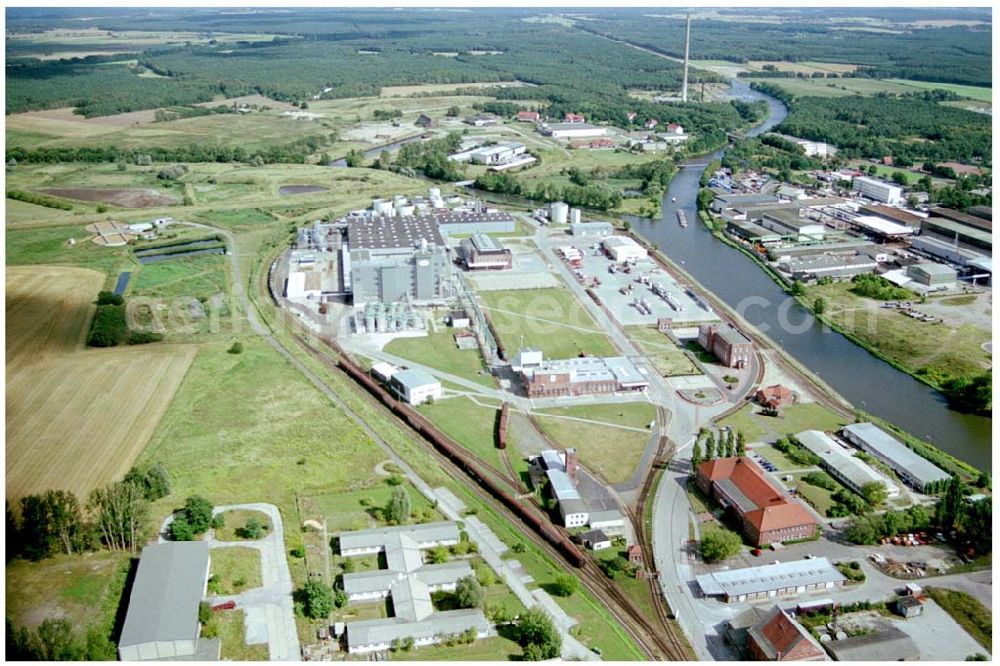 Genthin from above - 22.08.2004, Waschmittelwerk der HENKEL AG (SPEE-Werk) in Genthin - Sachsen - Anhalt. Postanschrift: Ziegeleistraße 56, 39307 Genthin oder Postfach 11 43, 39301 Genthin,Tel.: ++49 (0) 39 33 8 85-0, Fax: ++49 (0) 39 33 8 85-2 01