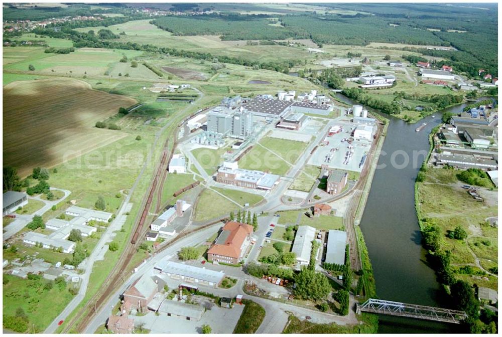 Genthin from the bird's eye view: 22.08.2004, Waschmittelwerk der HENKEL AG (SPEE-Werk) in Genthin - Sachsen - Anhalt. Postanschrift: Ziegeleistraße 56, 39307 Genthin oder Postfach 11 43, 39301 Genthin,Tel.: ++49 (0) 39 33 8 85-0, Fax: ++49 (0) 39 33 8 85-2 01