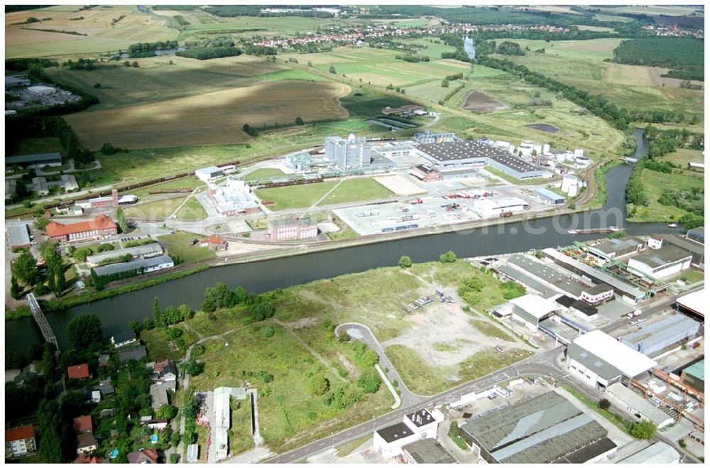 Aerial photograph Genthin - 22.08.2004, Waschmittelwerk der HENKEL AG (SPEE-Werk) in Genthin - Sachsen - Anhalt. Postanschrift: Ziegeleistraße 56, 39307 Genthin oder Postfach 11 43, 39301 Genthin,Tel.: ++49 (0) 39 33 8 85-0, Fax: ++49 (0) 39 33 8 85-2 01