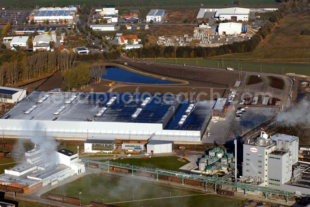 Aerial photograph Genthin - Blick auf die Fabrik der Henkel Genthin GmbH in Genthin. Kontakt: Henkel Genthin GmbH, Postfach 11 43 / 39301 Genthin,