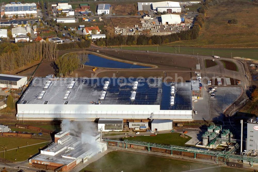 Genthin from above - Blick auf die Fabrik der Henkel Genthin GmbH in Genthin. Kontakt: Henkel Genthin GmbH, Postfach 11 43 / 39301 Genthin,