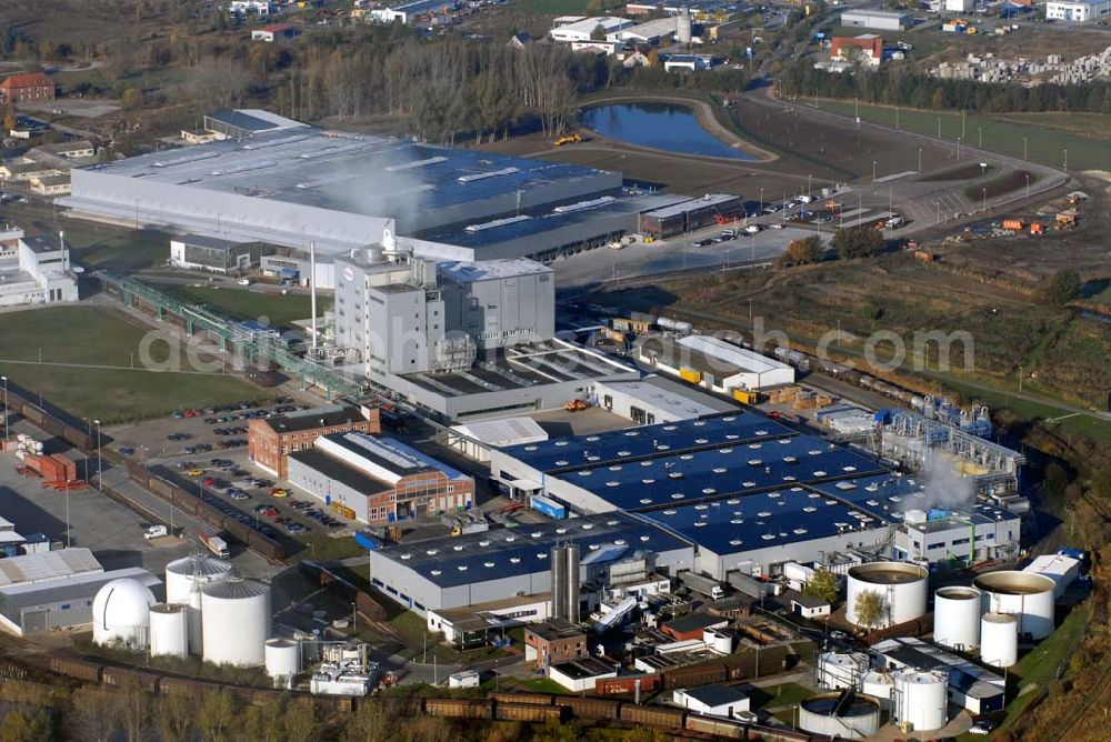 Aerial photograph Genthin - Blick auf die Fabrik der Henkel Genthin GmbH in Genthin. Kontakt: Henkel Genthin GmbH, Postfach 11 43 / 39301 Genthin,