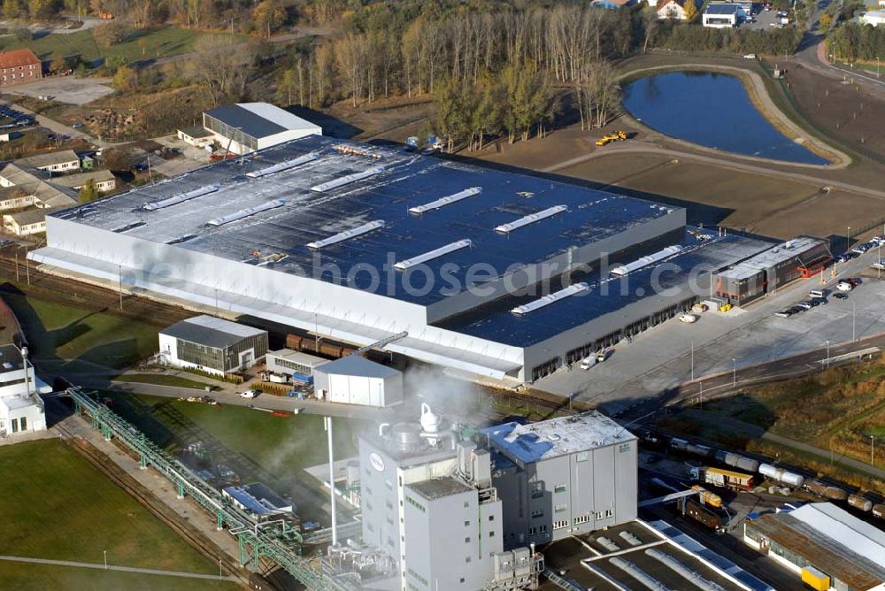 Aerial photograph Genthin - Blick auf die Fabrik der Henkel Genthin GmbH in Genthin. Kontakt: Henkel Genthin GmbH, Postfach 11 43 / 39301 Genthin,