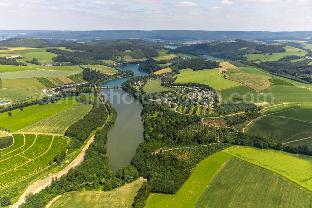 Aerial photograph Mielinghausen - Lake Hennesee at the Hennedam near Enkhausen in the Sauerland region in North Rhine-Westphalia