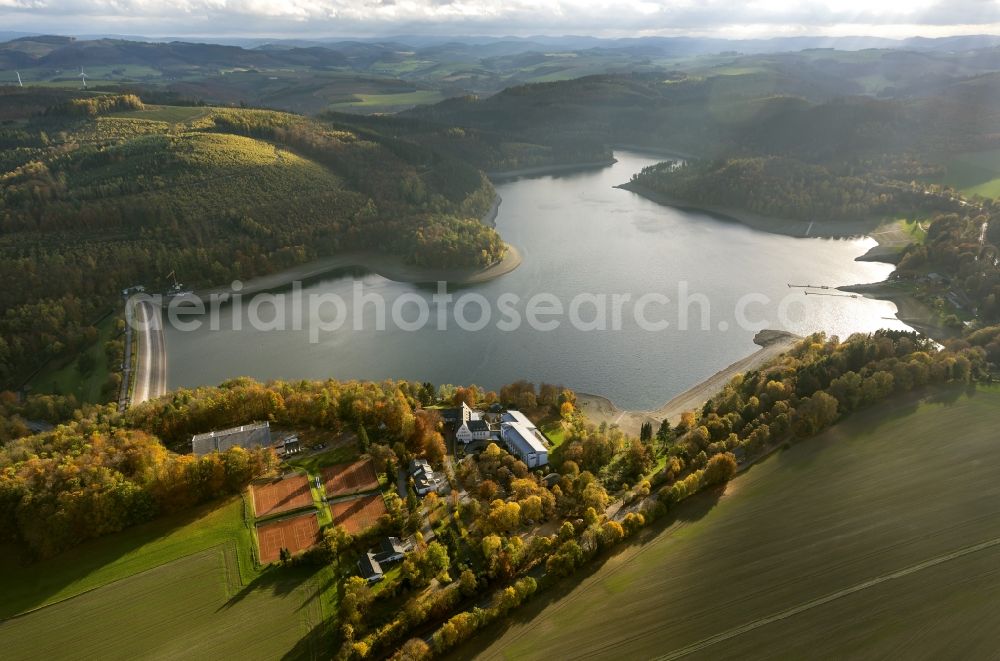 Aerial photograph Meschede - Lake Hennesee at the Hennedam near Meschede in the Sauerland region in North Rhine-Westphalia