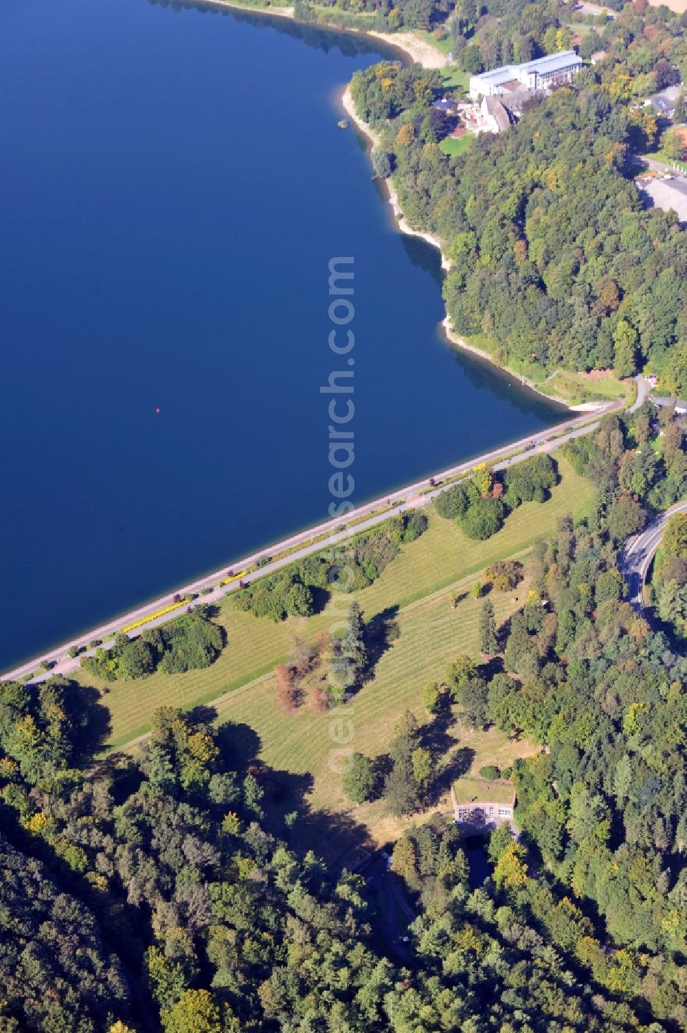 Aerial image Meschede - View of the Henne dam in Meschede in the state North Rhine-Westphalia. The dam is located in the nature park Homert and dams the water of the Henne