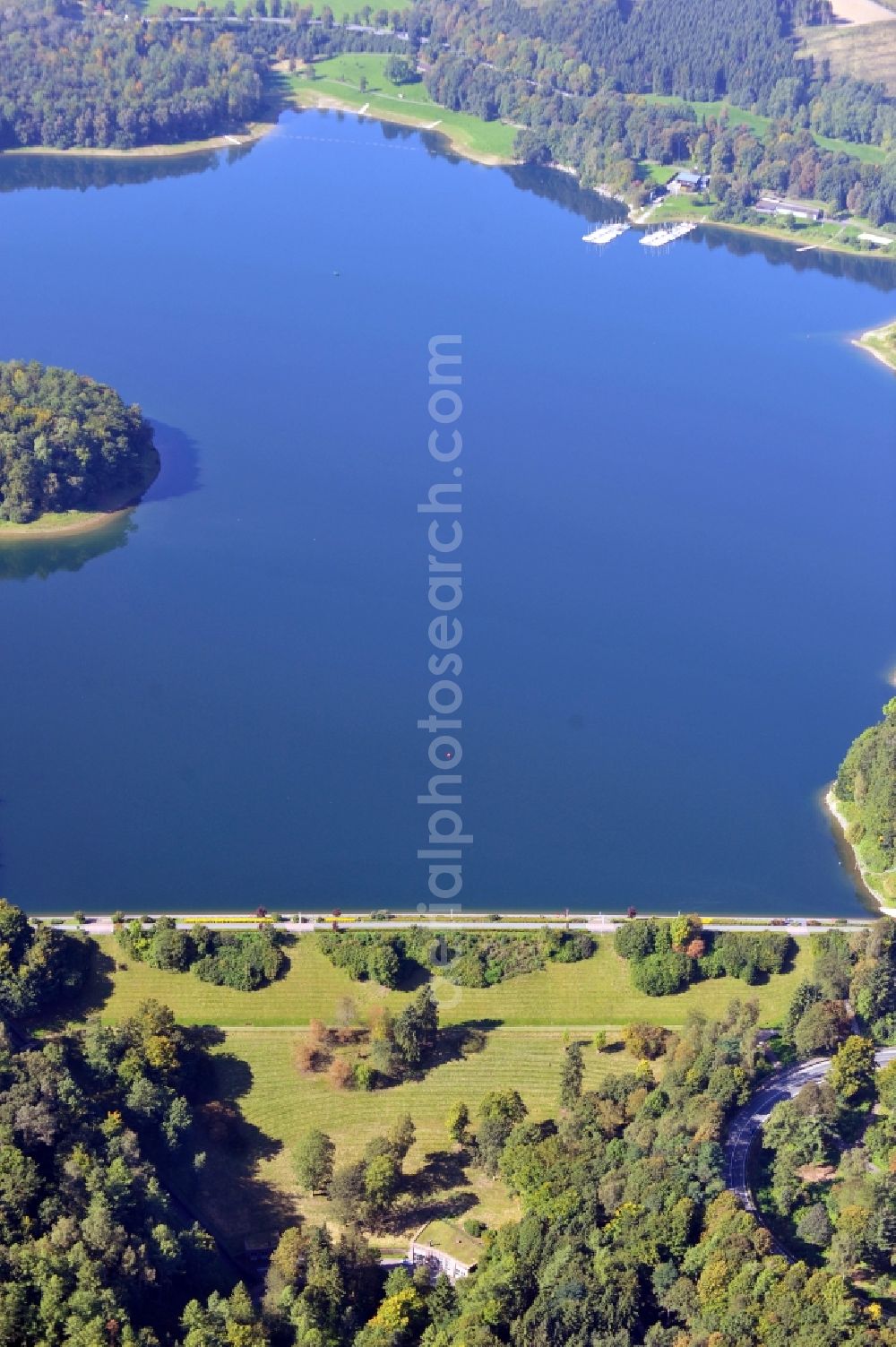 Aerial image Meschede - View of the Henne dam in Meschede in the state North Rhine-Westphalia. The dam is located in the nature park Homert and dams the water of the Henne