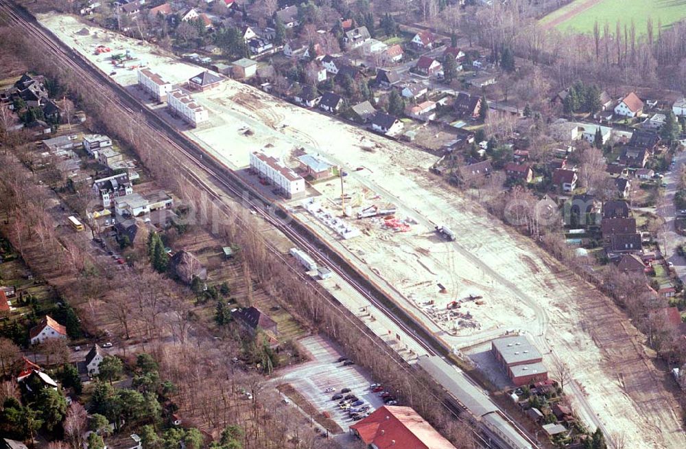 Aerial photograph Hennigsdorf / BRB - 17.03.2004 Hennigsdorf bei Berlin, Wohnsiedlungsneubau am S-Bahnhof Hennigsdorf