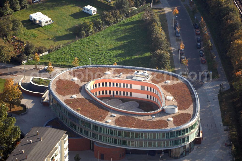 Hennigsdorf from above - Das Rathaus von Hennigsdorf, seine Fertigstellung war im Januar 2004 und das Gebäude liegt direkt am S- und Regionalbahnhof der Stadt. Adresse: Stadtverwaltung Hennigsdorf, Rathausplatz 1, 16761 Hennigsdorf; Tel.: 03302/ 8770; Homepage von Hennigsdorf: