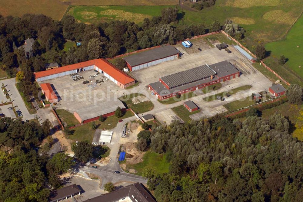 Geltow from the bird's eye view: Blick auf die Henning-von-Tresckow- Kaserne. Alle Einsätze deutscher Streitkräfte nationalen oder multinational werden grundsätzlich vom Einsatzführungskommando in Geltow bei Potsdam geplant und geführt. Es ist damit die operative Führungsebene der Bundeswehr und gibt als einzige Dienststelle der Bundeswehr nationale Weisungen an die Führer der Kontingente in den Einsatzgebieten.