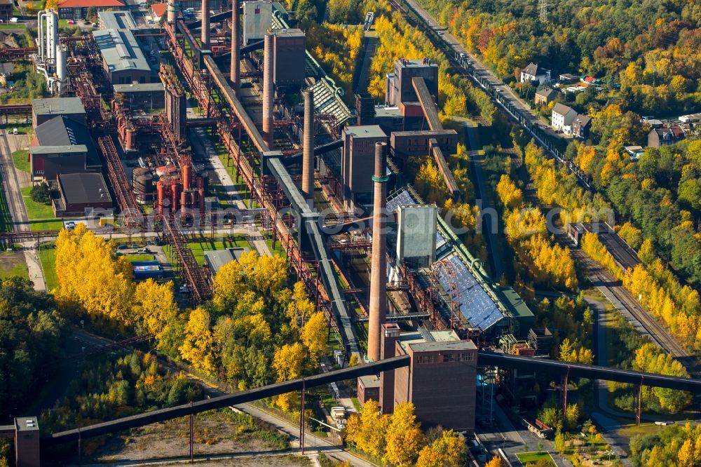 Aerial photograph Essen - The coke oven plant Zollverein in Essen in the industrial area of Ruhrgebiet in the state of North Rhine-Westphalia. The site was considered as the most modern in Europe and is UNESCO world heritage site today. Due to the steel crisis, the compound was closed and is a protected building today