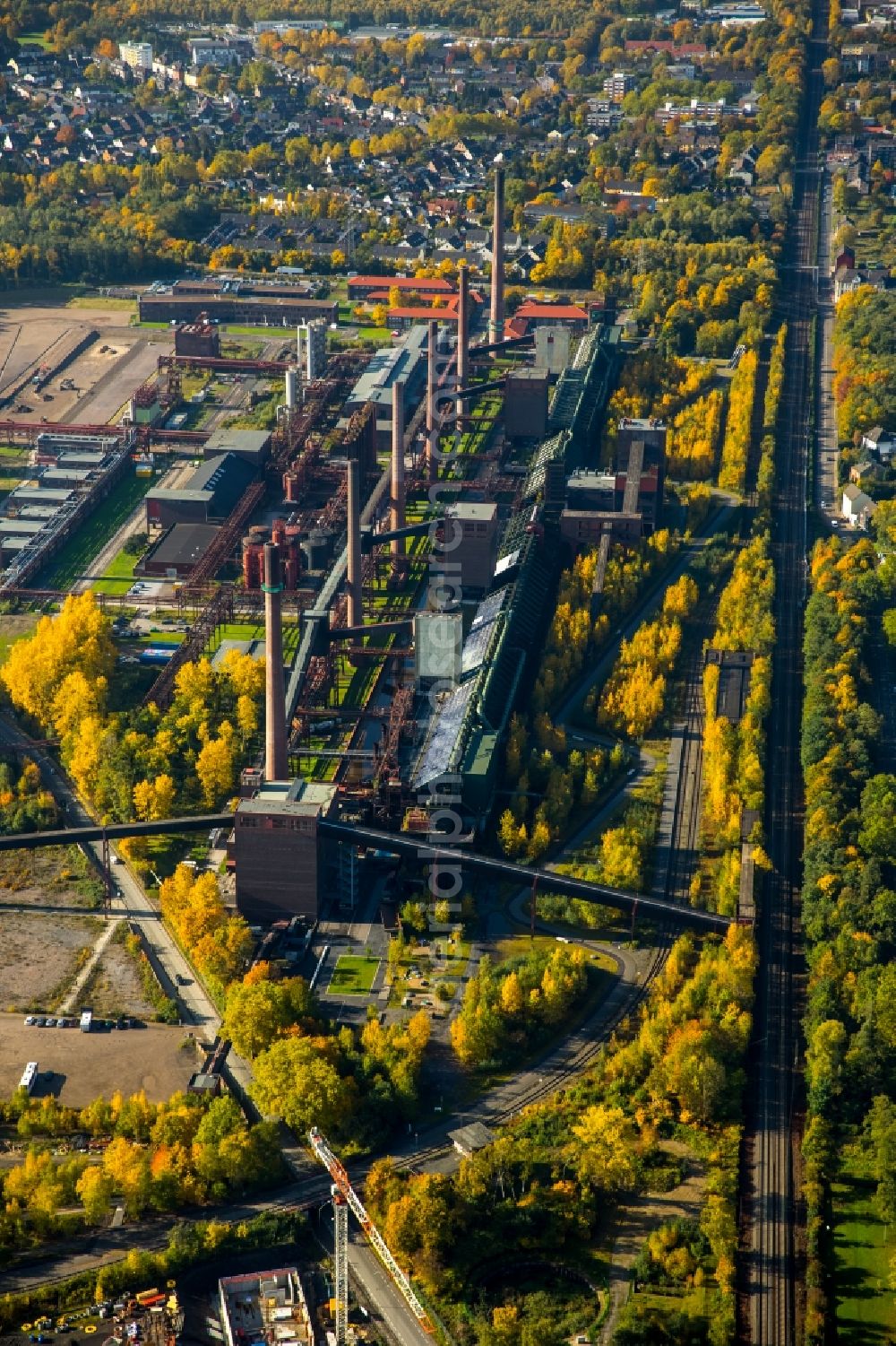 Essen from the bird's eye view: The coke oven plant Zollverein in Essen in the industrial area of Ruhrgebiet in the state of North Rhine-Westphalia. The site was considered as the most modern in Europe and is UNESCO world heritage site today. Due to the steel crisis, the compound was closed and is a protected building today