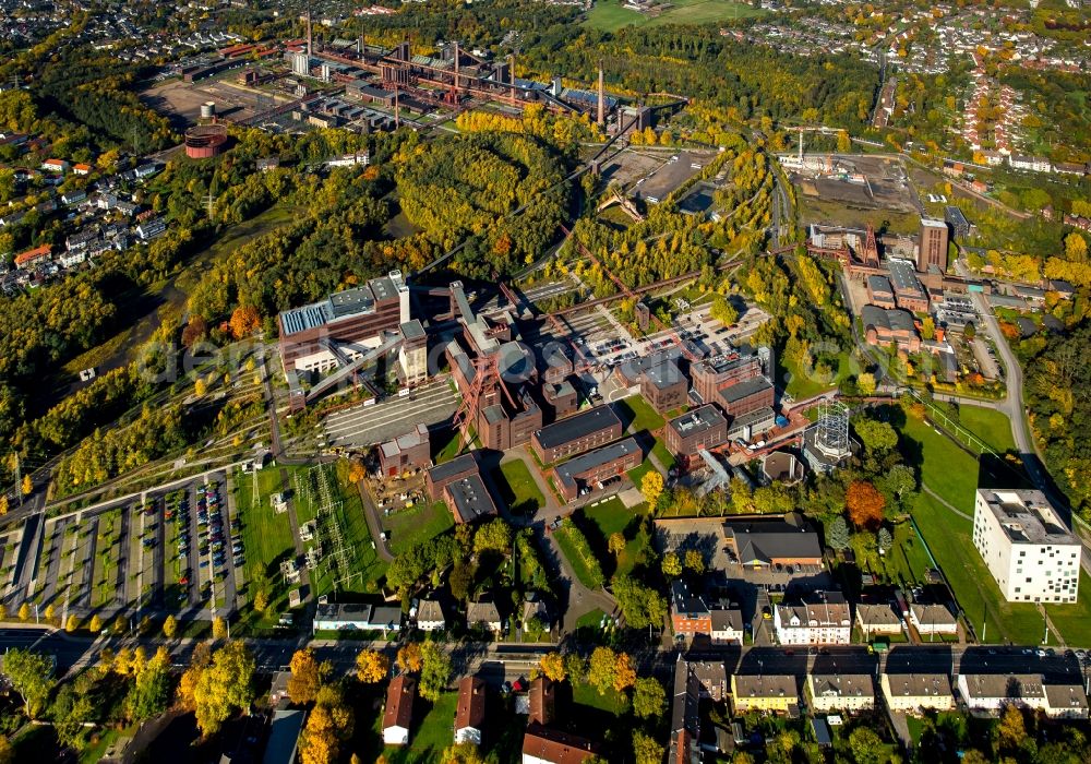 Essen from the bird's eye view: The coke oven plant Zollverein in Essen in the industrial area of Ruhrgebiet in the state of North Rhine-Westphalia. The site was considered as the most modern in Europe and is UNESCO world heritage site today. Due to the steel crisis, the compound was closed and is a protected building today