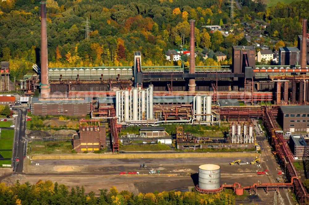 Aerial photograph Essen - The coke oven plant Zollverein in Essen in the industrial area of Ruhrgebiet in the state of North Rhine-Westphalia. The site was considered as the most modern in Europe and is UNESCO world heritage site today. Due to the steel crisis, the compound was closed and is a protected building today