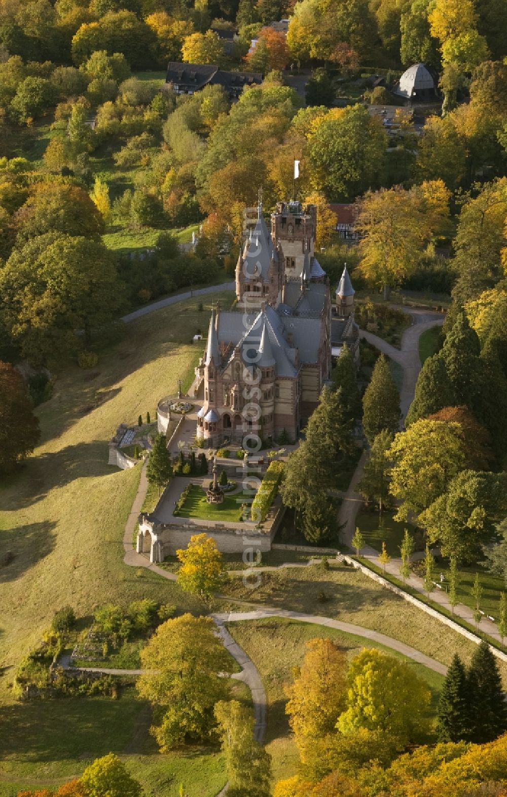 Aerial image Königswinter - Autumn view of Castle Dragon Castle upon Rhine in Königswinter in the federal state North Rhine-Westphalia. The opened to the public restored and renovated castle is monument protected and operated by the Schloss Drachenburg gGmbH.