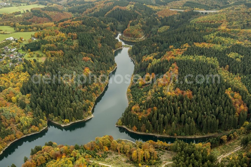 Aerial photograph Solingen - Autumn view of the Sengbachtal barrier in the district Höhrath in Solingen in the federal state North Rhine-Westphalia NRW. Between the forests and upon the Wupper river located, the water tank supplies the residents of the town Solingen with drinking water